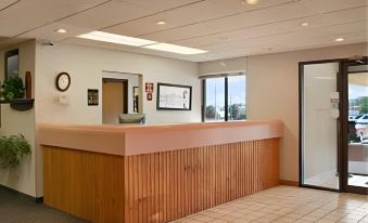 Super 8 by Wyndham Logansport