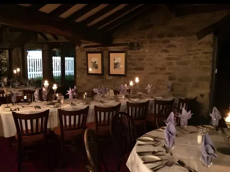 The Wishing Well Отели рядом с достопримечательностью «Birchgrove Garden Centre»