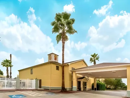 Super 8 by Wyndham Lake Charles/Sulphur Отели в г. Лейк-Чарльз