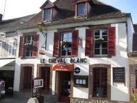 Logis Hotel Restaurant le Cheval Blanc Hôtels à : Château-Renard