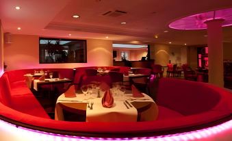 Logis Hotels - Hotel Restaurant l Enclos