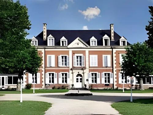 Logis Domaine de Valaudran - parking
