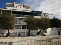 Apartments Zanic on the Beach فنادق في Jesenice
