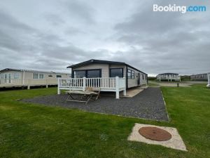 Lovely 2-Bed Caravan in Prestonpans