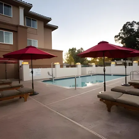 The Oaks Hotel & Suites