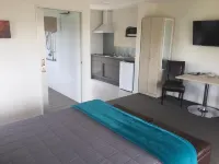 Rolleston Highway Motel - breakfast