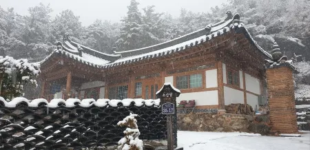 Gurye Sosandang Pension (Hanok) Отели рядом с достопримечательностью «Hwaeomsa»