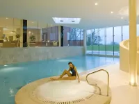 Ockenden Manor Hotel & Spa - Pool