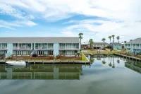 Coastal Bliss Hotels near Windway Studio-Gallery
