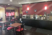 Days Inn & Suites by Wyndham Hutchinson - breakfast