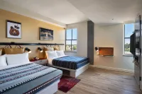 Moxy Springfield Downtown Hotels in Springfield