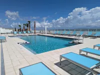 Holiday Inn Express & Suites OCEANFRONT DAYTONA BCH SHORES by IHG - Beach