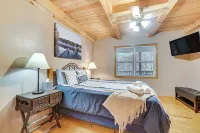 Spacious Home in Helen w/ Porch & Balcony! Hotel di Helen