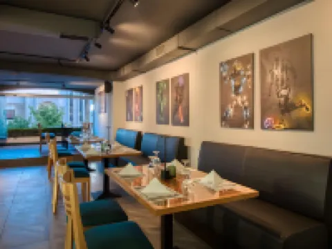 Liwan Hotel โรงแรมใกล้Al Hussein Public Parks