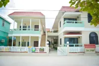 Jan's Hotel Hotels in Кей-Колкер