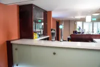 Holiday Inn Express GLENROTHES by IHG - bar