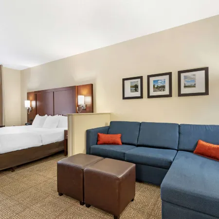 Comfort Suites