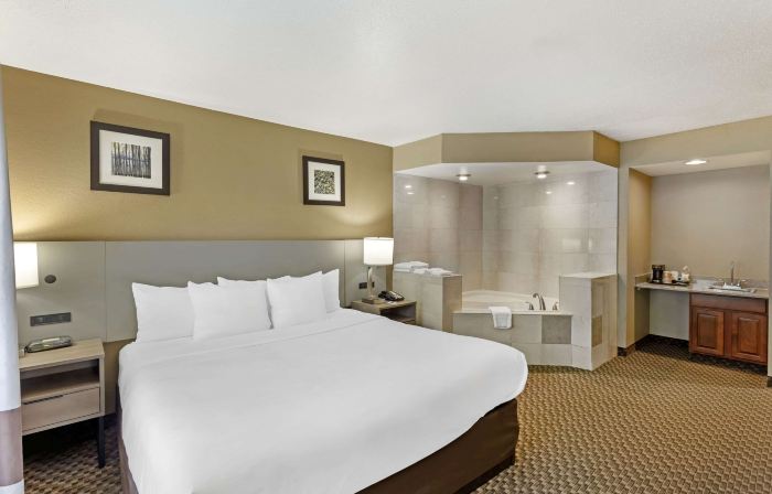 Comfort Inn & Suites Carneys Point