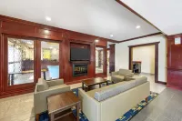 Best Western Plus Pratt Hotels in Township 12