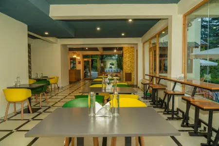 Sparsh Resort, A Boutique Stay - Just 2Kms Uphill from Mall Road, Near Old Manali Отели в г. Манали