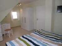 Reetkoje - thatched house with fireplace, sauna, WiFi - between Bodden and Baltic Sea