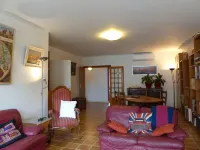 Apartment on the edge of the old town, 2.3 km from the beach. Hotels in Argeles-sur-Mer