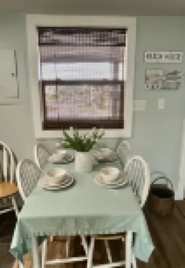 Newly Renovated Beach Bungalow - 3 minute walk to the beach!