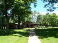 4-bedroom vacation home at Summit Village and just 19 minutes to Torch Lake