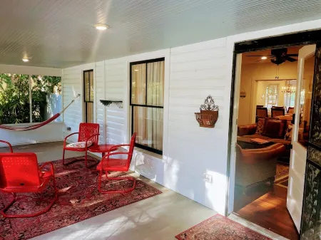 The Flowers House - Downtown Historic Home in the Heart of Mount Dora