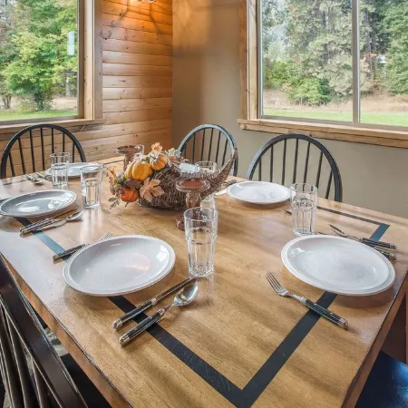 Icicle Creek Lodge 2 Minutes to Downtown Leavenworth3 bedrooms 3 baths