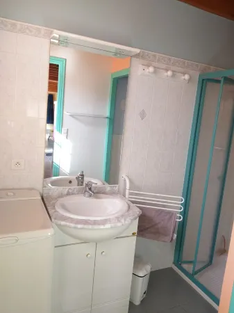 15' from beaches, Perros-Guirec, Tréguier and Lannion, ideally located.