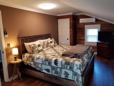 Swann's View - Remodeled Cabin with Amazing Mountain Views! Hotels near Stovall Mill Covered Bridge