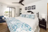 Renovated on the Lagoon within Walking Distance to the Beach & Amenity Cards!