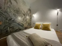 Art-Deco Charm Steps Away from Canal Saint-Martin Hotel a Parigi