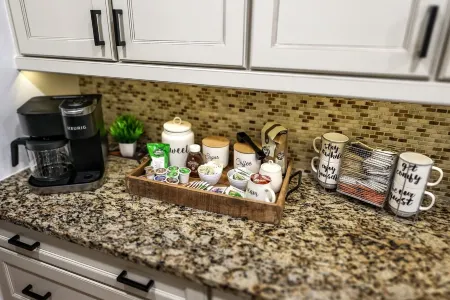 Poker Paradise & Pool Cabana - 15 min to Downtown Austin Отели рядом с достопримечательностью «Остин Хинду Темпл & Комм Сентер»