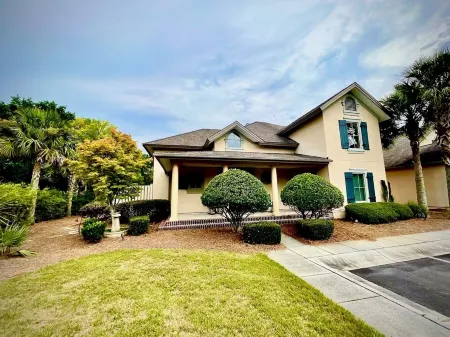 Beautiful 4BR/4BA.Close to HHI/SAV/BEU, 5 minutes to Palmetto Bluff's entrance