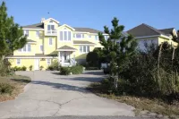 Uilani's Dream!  Beautifully Renovated with expansive decks!