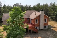 Modern, secluded luxury cabin near Castle Rock & Petenwell Lakes + Wisc. Dells