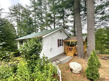 Lake Luzerne Cottage with Lake Rights 15 Min from Lake George