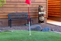 Water’s Edge Retreat,  Lake & Creek Views , Kayaks, Firepit, Massage,  Sleeps 10