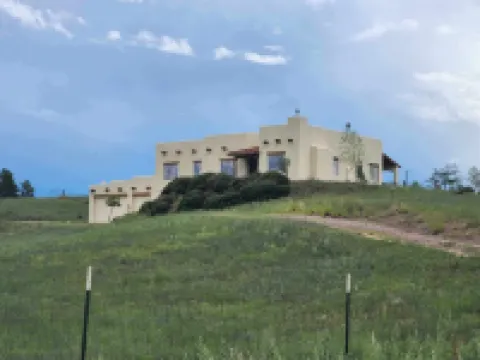 Luxury hilltop home with great views in the heart of wine country