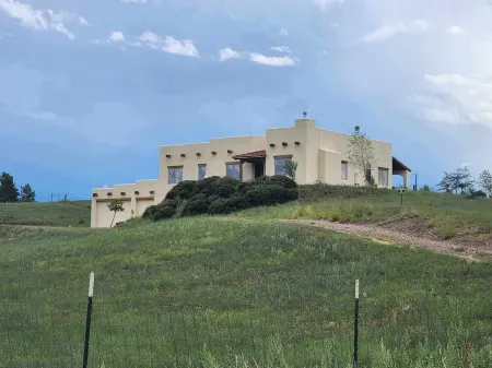 Luxury hilltop home with great views in the heart of wine country
