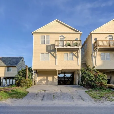 Dream Getaway a Gorgeous Private Oceanfront with Hot Tub Sleeps 12