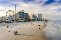 Beach&Pool Are Open! Stunning Newly Remodeled Oceanfront Condo on Daytona Beach! - 4-Sterne