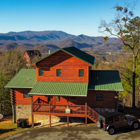 Pigeon Forge 2 King Bedroom Cabin! Stunning Mtn View! Hot Tub! Game Room!