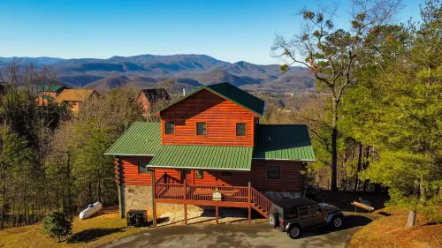 Pigeon Forge 2 King Bedroom Cabin! Stunning Mtn View! Hot Tub! Game Room!