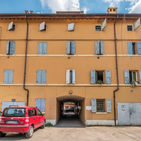 [DOWNTOWN MODENA WITH PARKING AND SMALL GARDEN] AT THE MULEIN