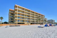 Beachfront Ocean View! Large Family Friendly Condo - 2-Star