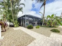 Cute canal front Cottage with dock & boat lift and pool ,short walk to the beach