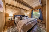 Coco's Creekside Cabin with Hot Tub, Firepit, and AC/Heat in Munds Park!